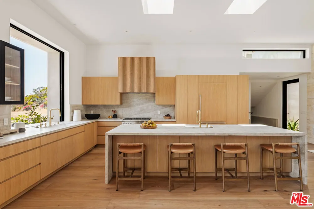 1205 Las Lomas Place Los Angeles, CA 90272