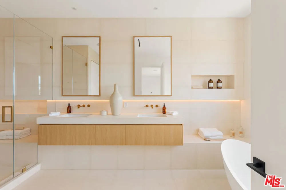 1205 Las Lomas Place Los Angeles, CA 90272
