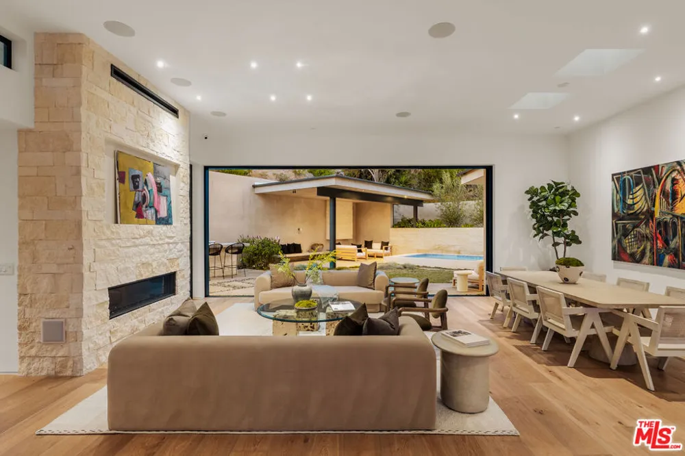 1205 Las Lomas Place Los Angeles, CA 90272