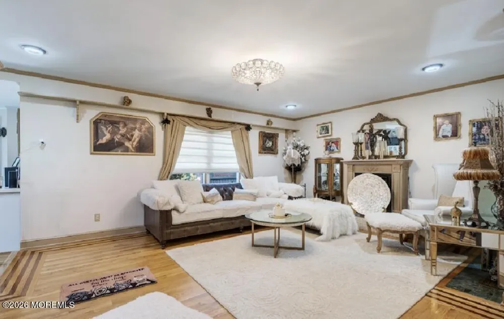 410 Thompson Avenue Middletown, NJ 07748