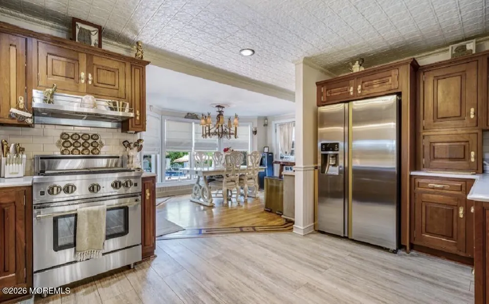 410 Thompson Avenue Middletown, NJ 07748