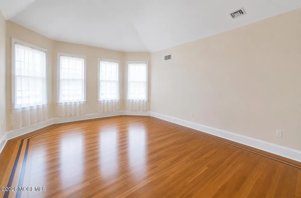 410 Thompson Avenue Middletown, NJ 07748