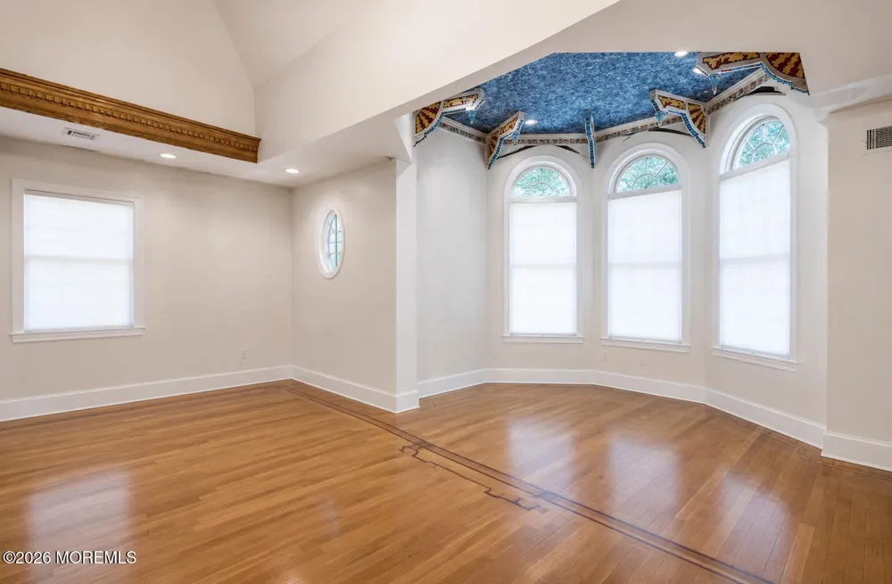 410 Thompson Avenue Middletown, NJ 07748