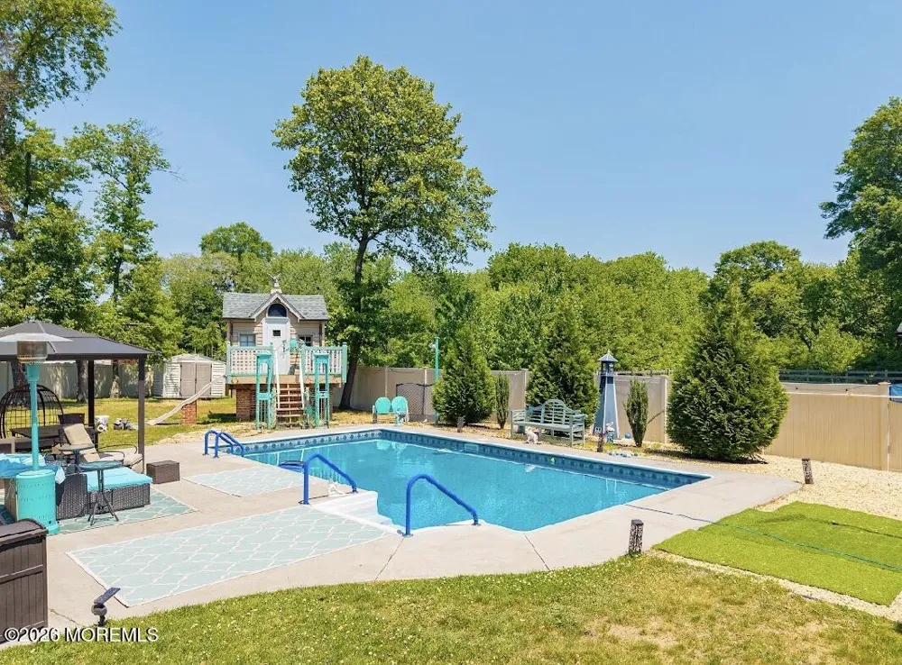 410 Thompson Avenue Middletown, NJ 07748