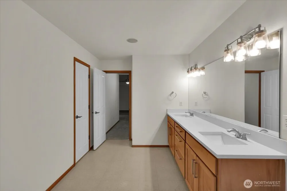 16609 129th Avenue Ct E Puyallup, WA 98374