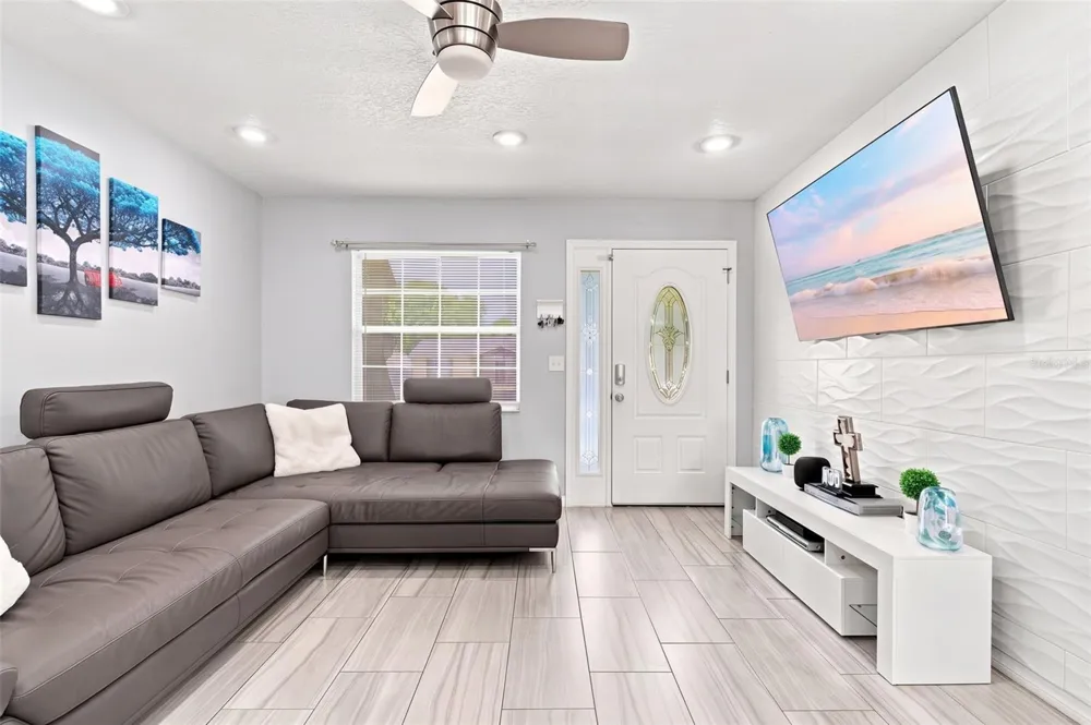 7610 AUTUMN PINES DRIVE Orlando, FL 32822