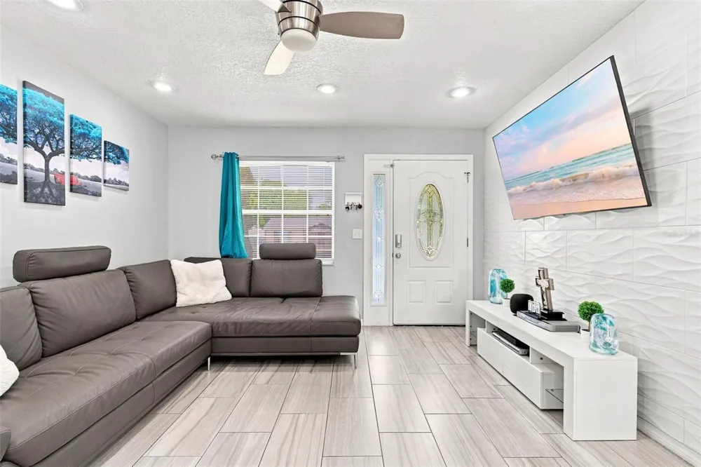 7610 AUTUMN PINES DRIVE Orlando, FL 32822