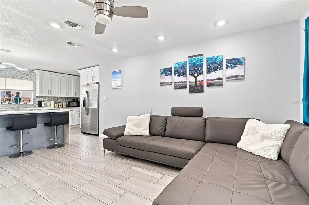 7610 AUTUMN PINES DRIVE Orlando, FL 32822