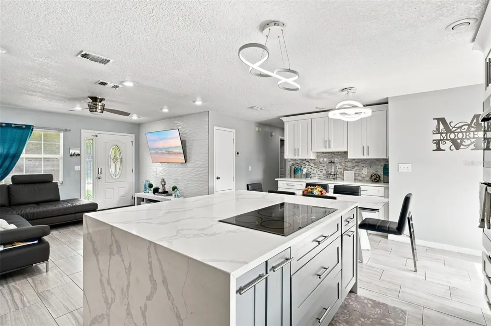 7610 AUTUMN PINES DRIVE Orlando, FL 32822