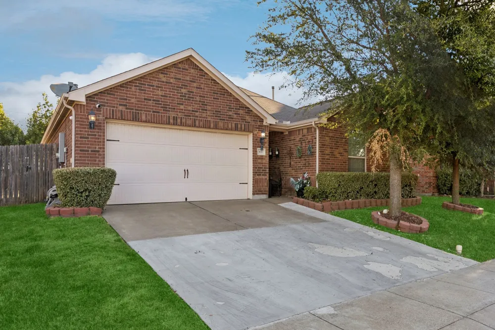 437 Buoy Drive Crowley, TX 76036