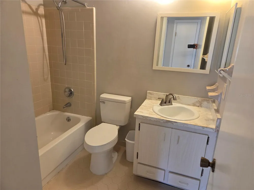 909 NW 39TH STREET Gainesville, FL 32605