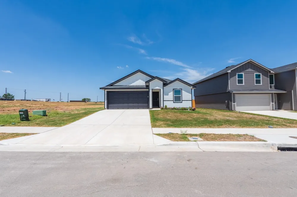 2115 Windflower Lane Luling, TX 78648