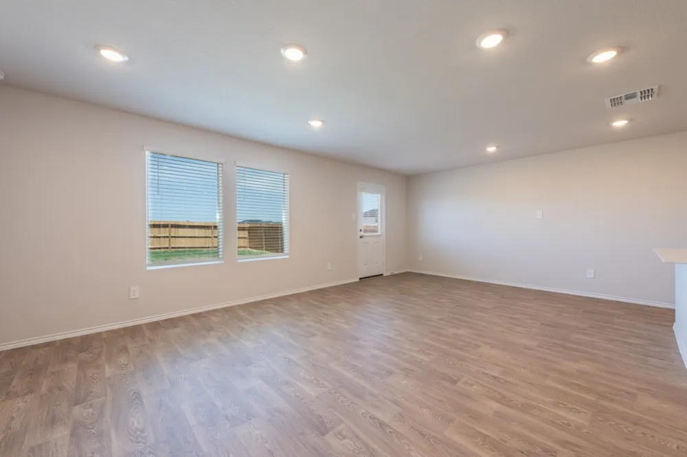 2115 Windflower Lane Luling, TX 78648