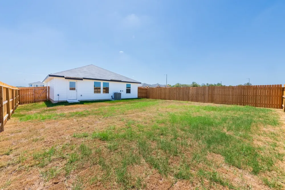 2115 Windflower Lane Luling, TX 78648