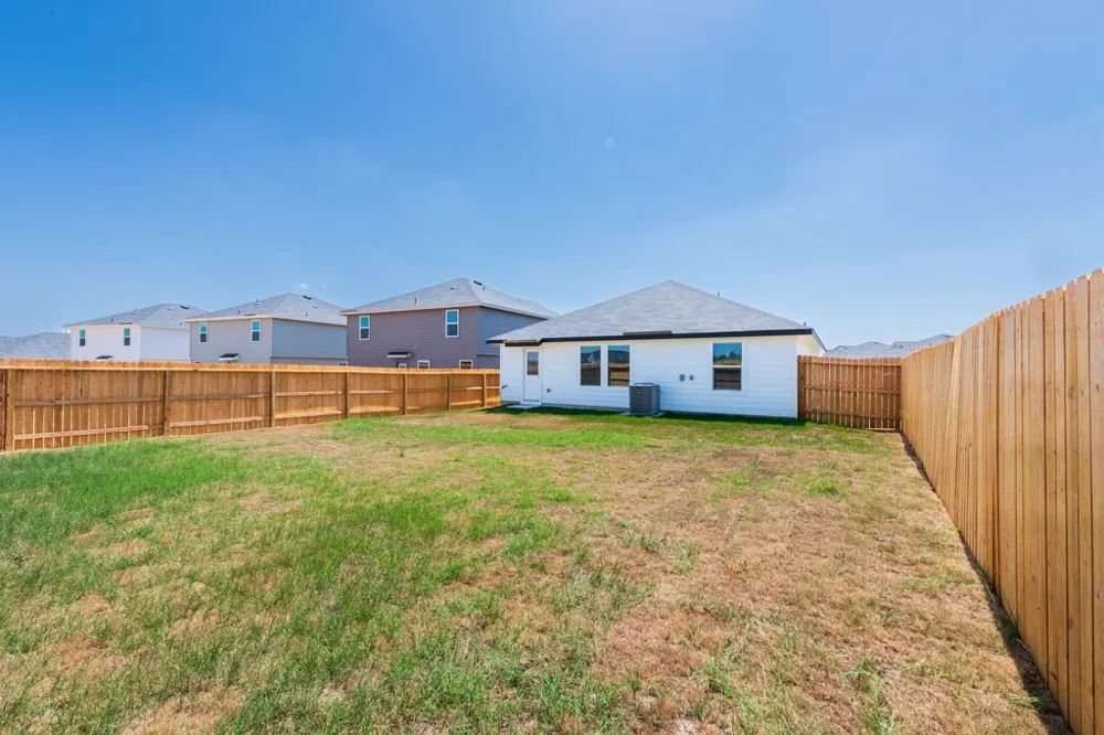 2115 Windflower Lane Luling, TX 78648