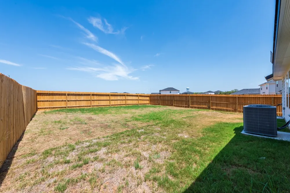 2115 Windflower Lane Luling, TX 78648