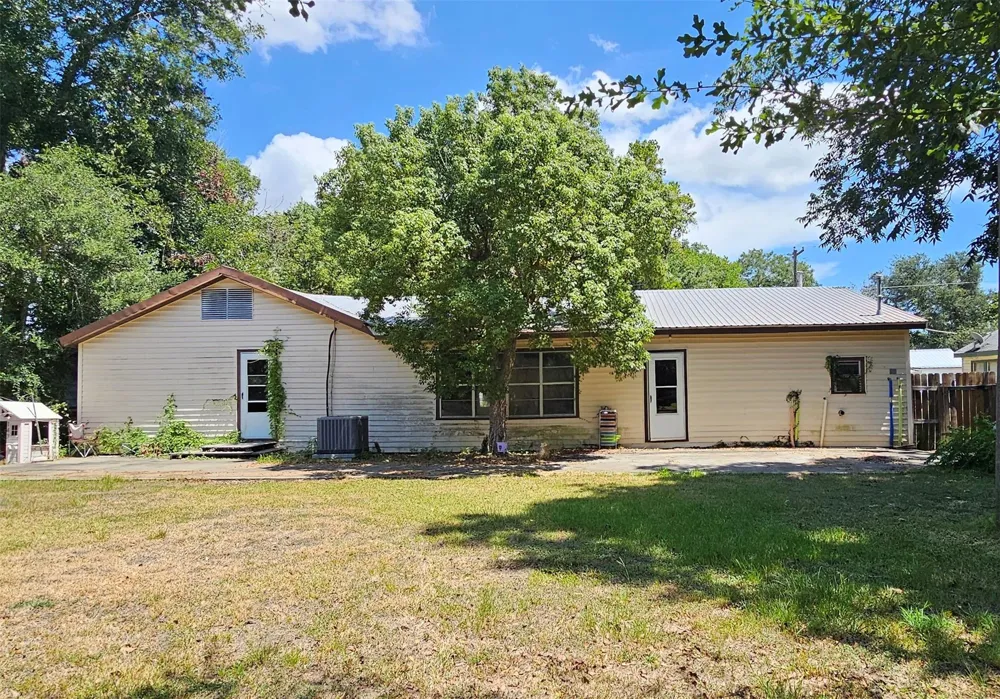 24 Peach Street Lolita, TX 77971