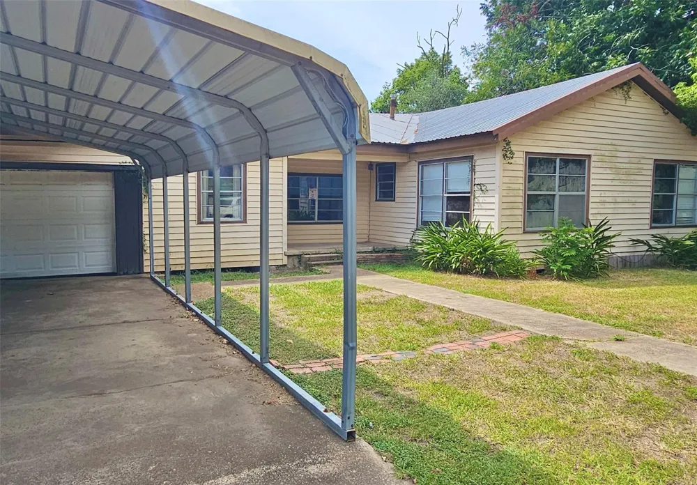 24 Peach Street Lolita, TX 77971