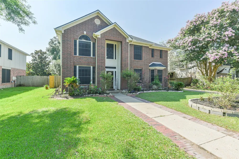 2509 S Mission Circle Friendswood, TX 77546