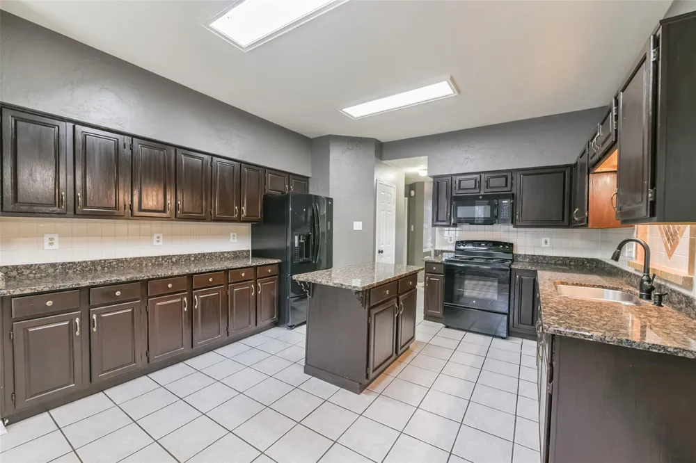 2509 S Mission Circle Friendswood, TX 77546