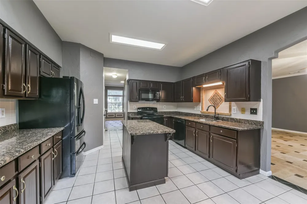 2509 S Mission Circle Friendswood, TX 77546