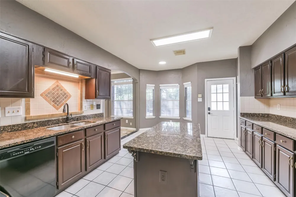 2509 S Mission Circle Friendswood, TX 77546