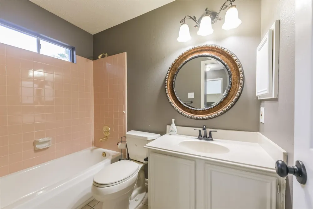 2509 S Mission Circle Friendswood, TX 77546
