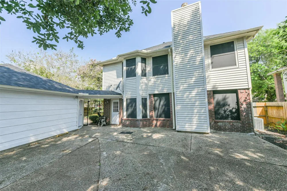 2509 S Mission Circle Friendswood, TX 77546