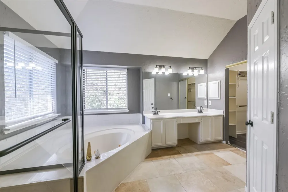 2509 S Mission Circle Friendswood, TX 77546