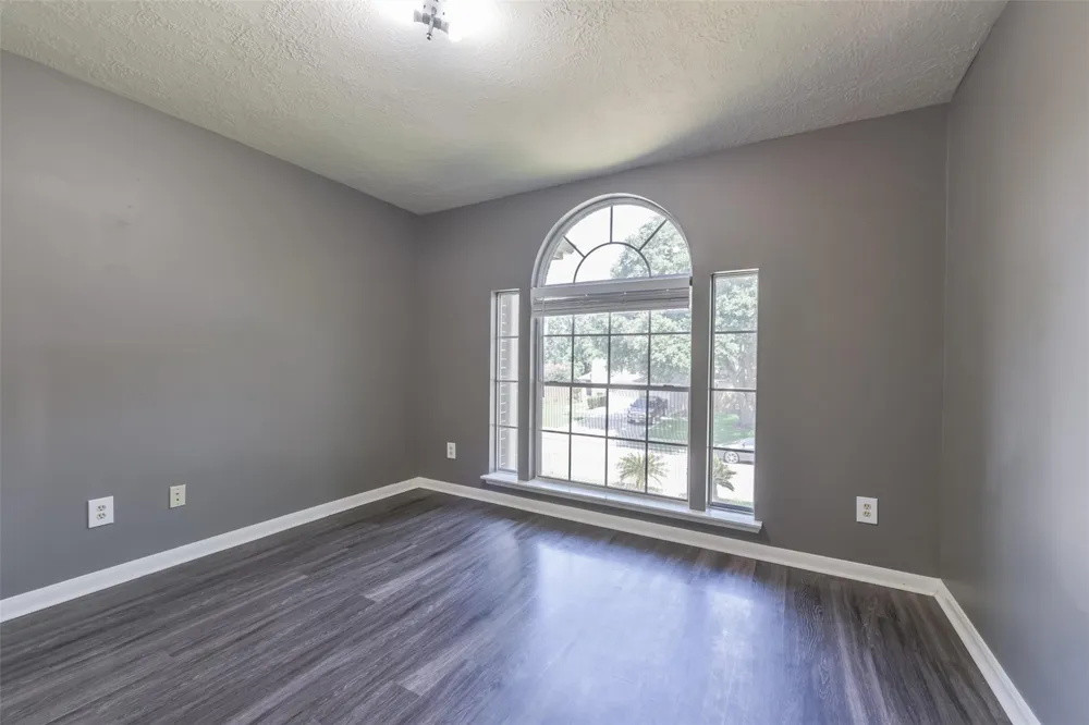 2509 S Mission Circle Friendswood, TX 77546