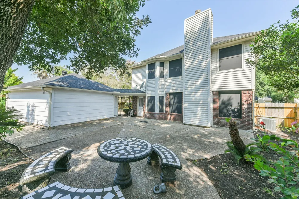 2509 S Mission Circle Friendswood, TX 77546