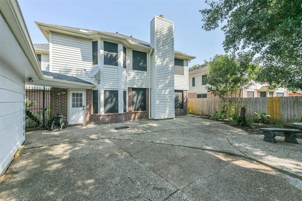 2509 S Mission Circle Friendswood, TX 77546