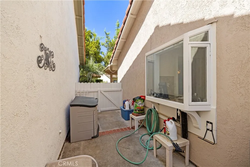 27752 VIA SARASATE Mission Viejo, CA 92692