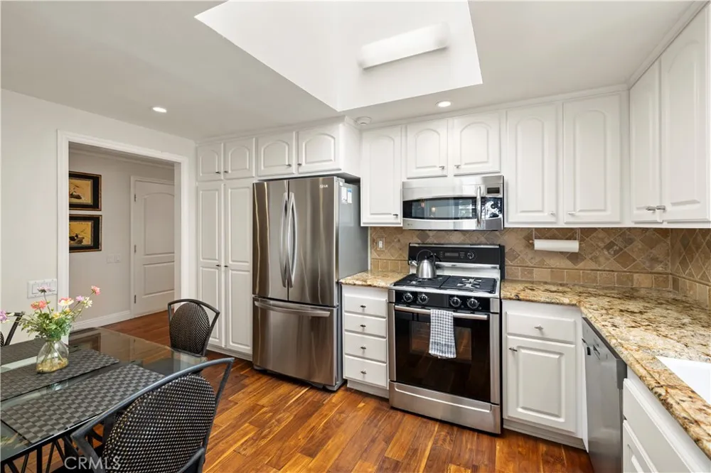 27752 VIA SARASATE Mission Viejo, CA 92692