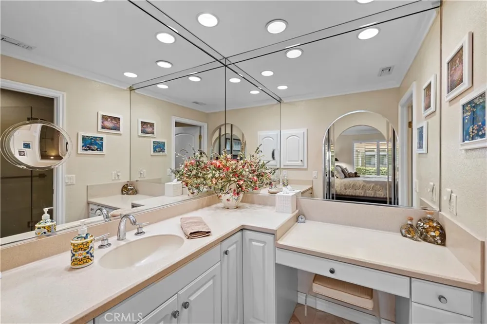 27752 VIA SARASATE Mission Viejo, CA 92692