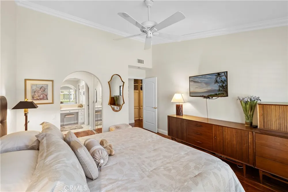 27752 VIA SARASATE Mission Viejo, CA 92692