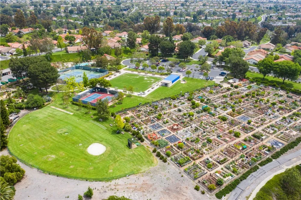 27752 VIA SARASATE Mission Viejo, CA 92692