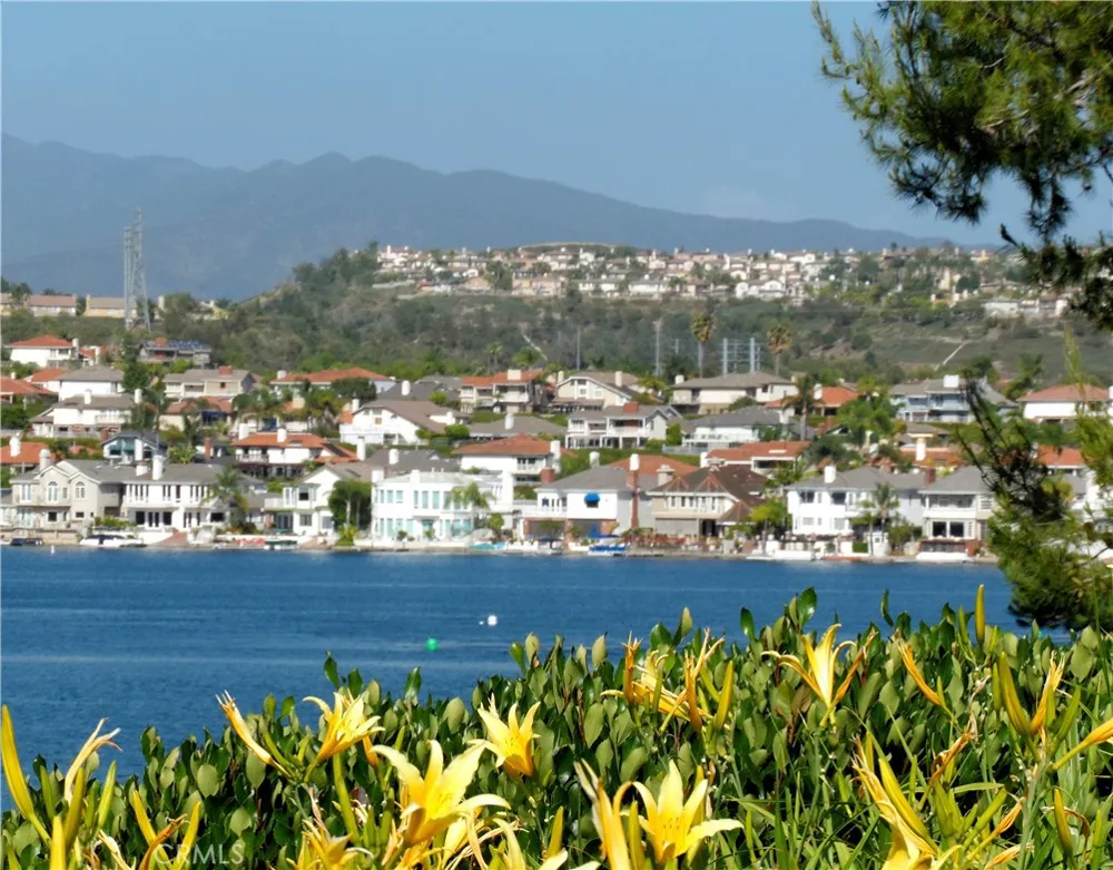 27752 VIA SARASATE Mission Viejo, CA 92692