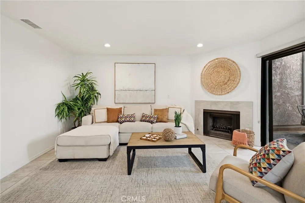 2300 Carnegie Lane #4 Redondo Beach, CA 90278