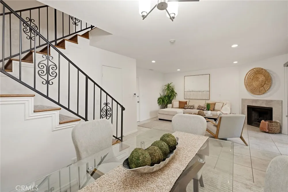 2300 Carnegie Lane #4 Redondo Beach, CA 90278