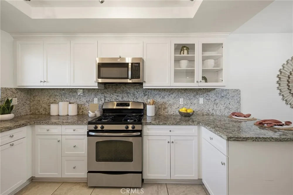 2300 Carnegie Lane #4 Redondo Beach, CA 90278
