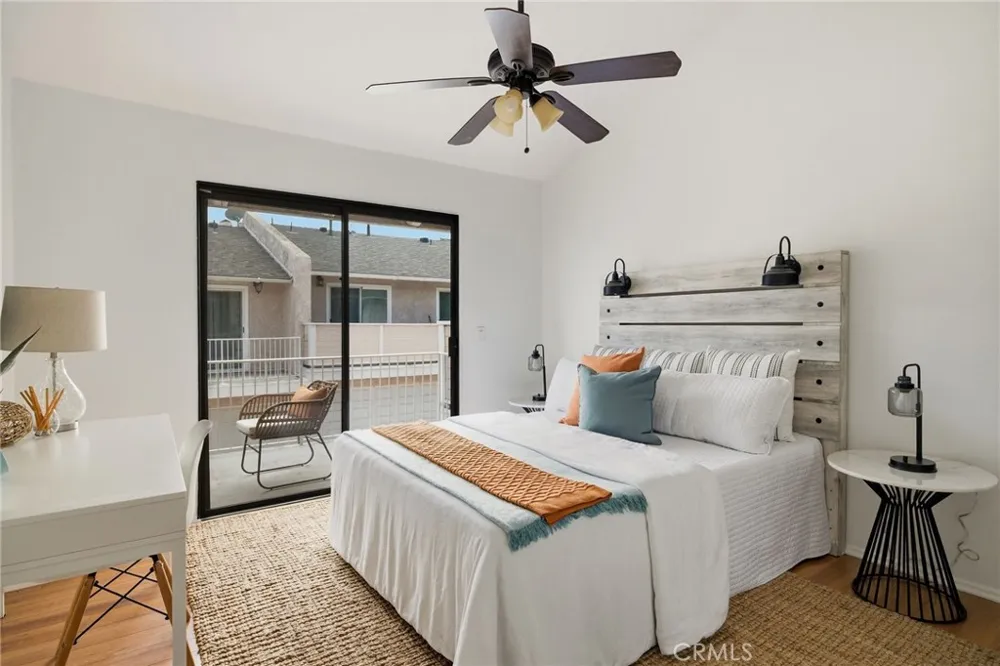 2300 Carnegie Lane #4 Redondo Beach, CA 90278