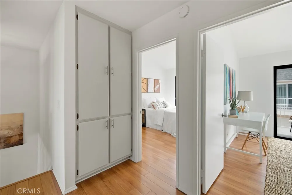 2300 Carnegie Lane #4 Redondo Beach, CA 90278