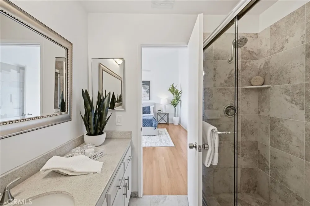 2300 Carnegie Lane #4 Redondo Beach, CA 90278