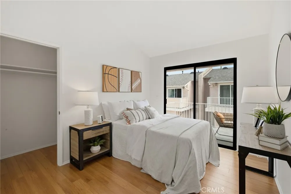 2300 Carnegie Lane #4 Redondo Beach, CA 90278