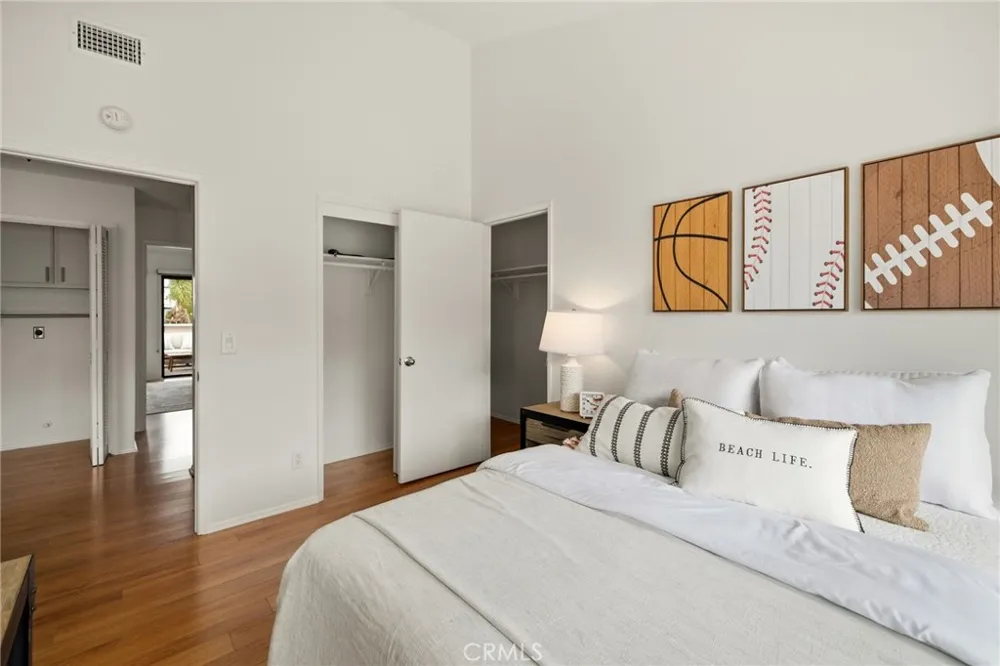 2300 Carnegie Lane #4 Redondo Beach, CA 90278