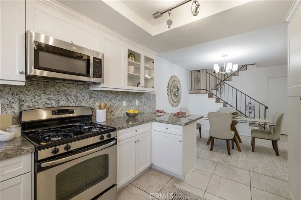 2300 Carnegie Lane #4 Redondo Beach, CA 90278