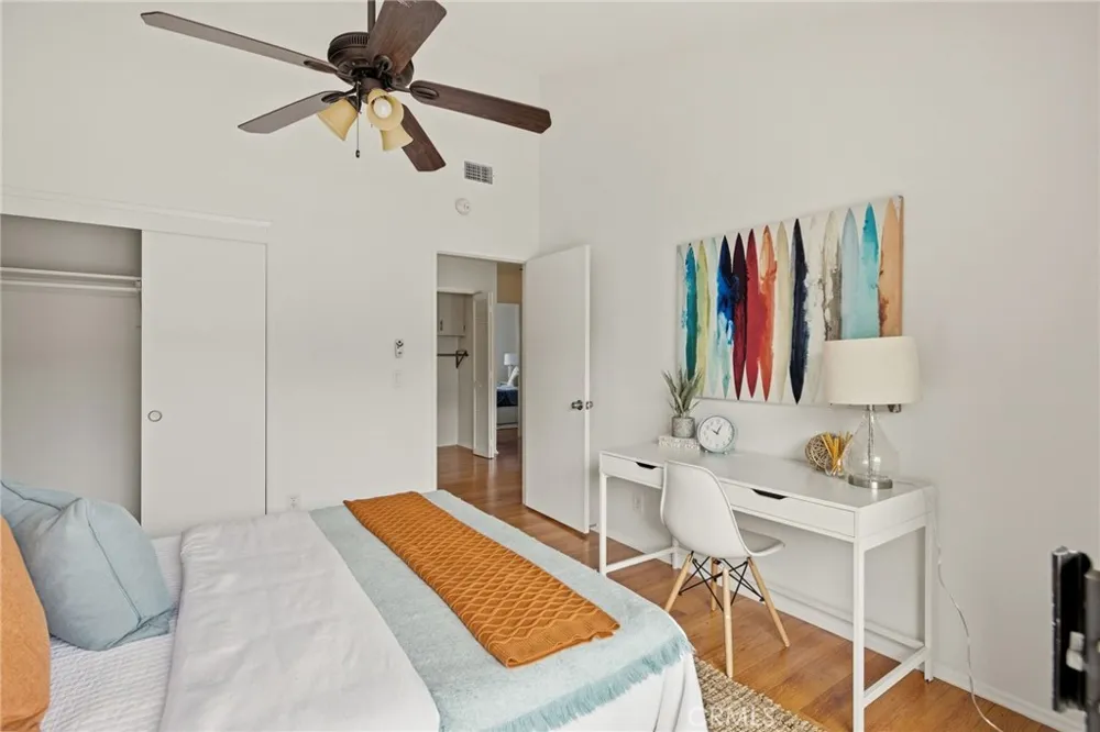 2300 Carnegie Lane #4 Redondo Beach, CA 90278