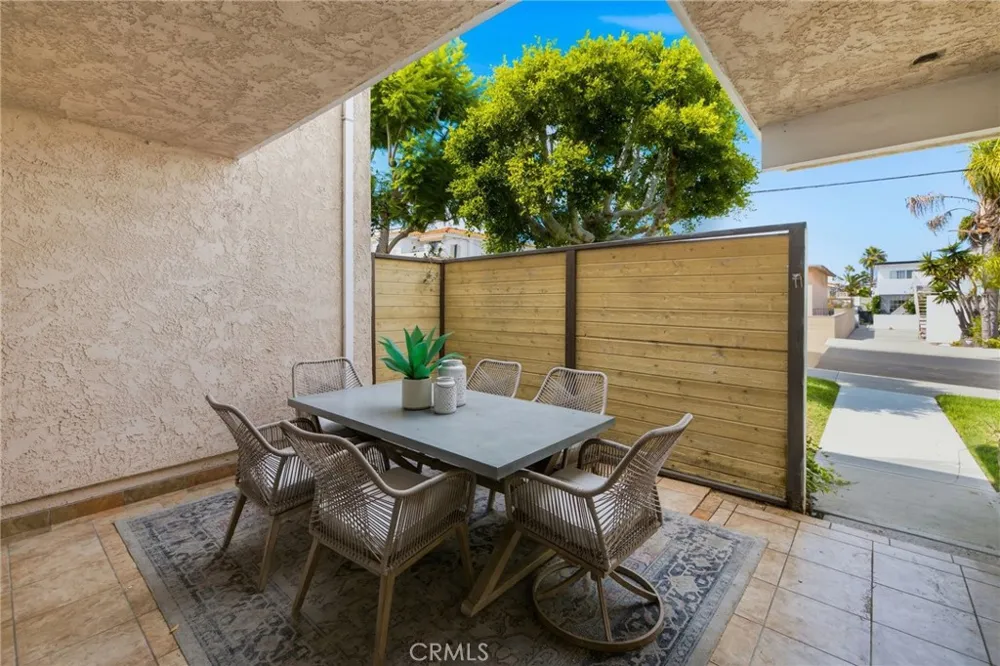 2300 Carnegie Lane #4 Redondo Beach, CA 90278