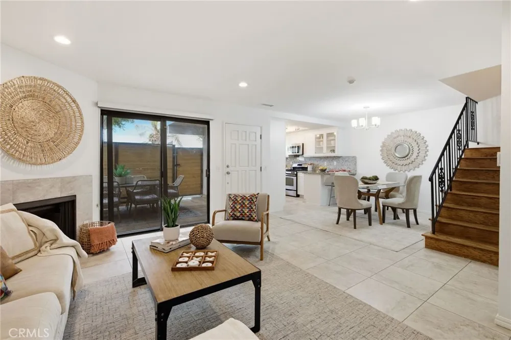 2300 Carnegie Lane #4 Redondo Beach, CA 90278